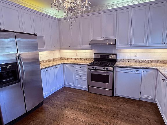 5th image of 37 Castlegate Blvd