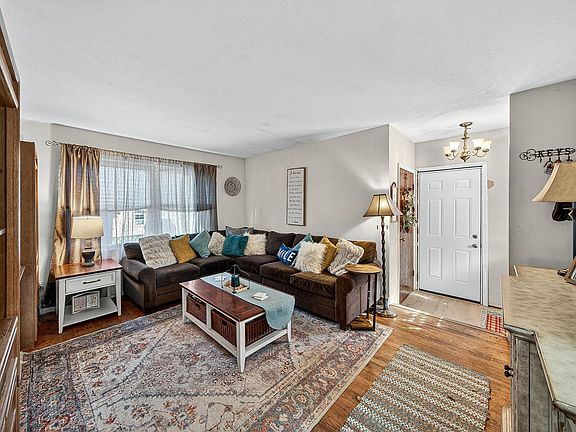 4th image of 2610 Lexington Blvd