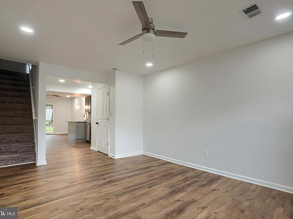 4th image of 46 Park Vallei Ln #46