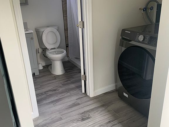 4th image of 8513 Glider Ave