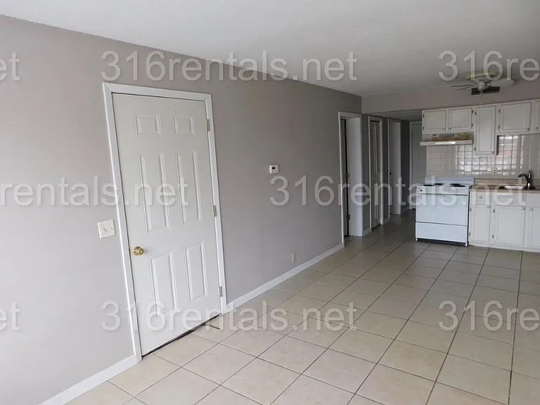 Broadview Apartments — Photo 1