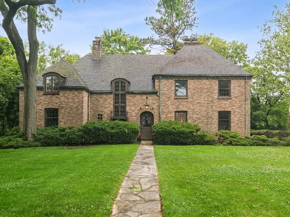 102 Pine Rd, Barrington, IL 60010