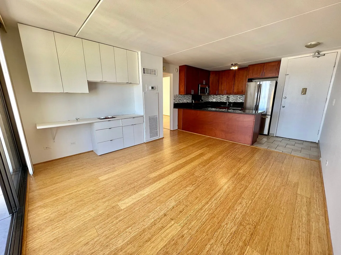 Renovated 2 Bedroom, 1 Bathroom, 2 Parking Unit With Utilities Included In The Chateau Waikiki Wi... — Photo 3