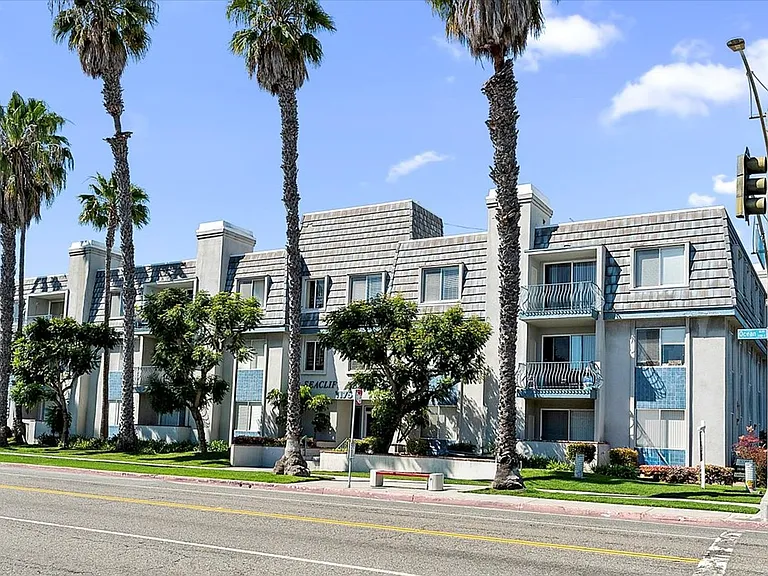 1175 E. Ocean Blvd — Photo 23