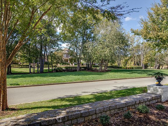 5th image of 606 Stonewater Blvd