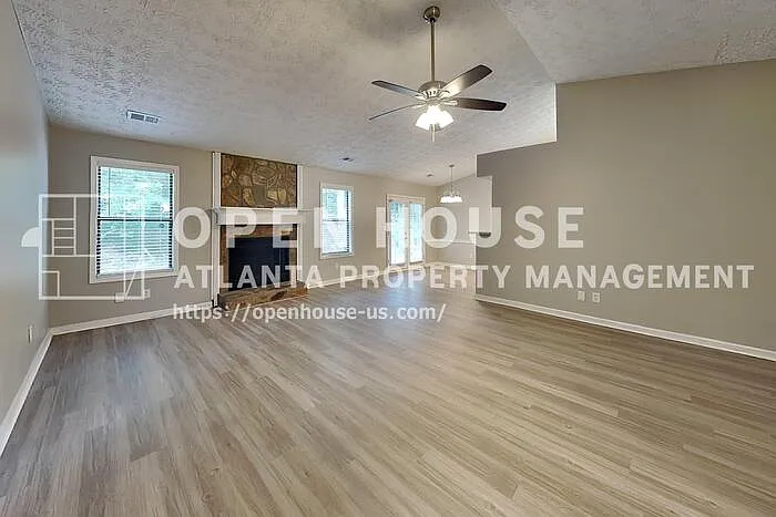 815 Riverstone Ln — Photo 6