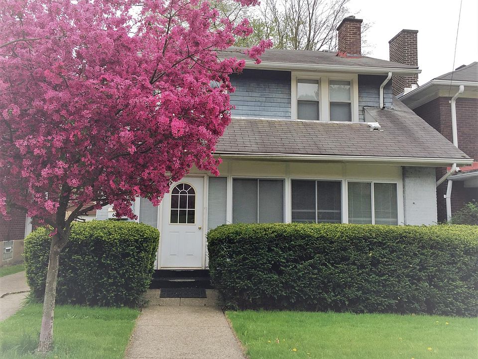 Sitting in an upscale Squirrel Hill neighborhood between Shady Avenue and Beechwood Blvd.