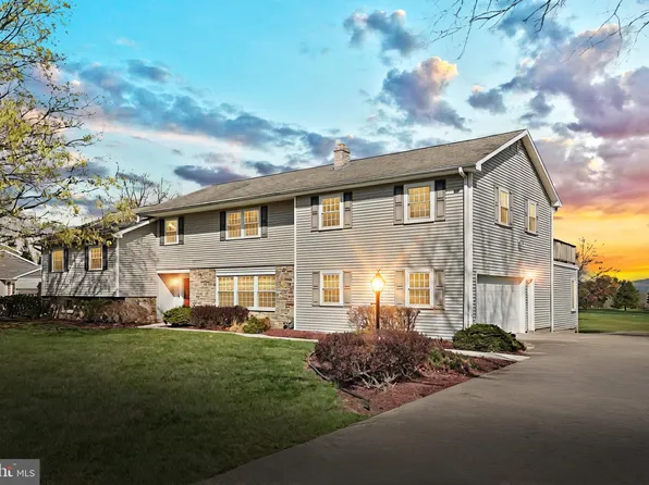 1065 Detwiler Dr, York, PA 17404