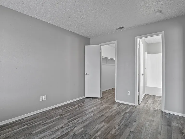 Running Brook Apartments — Photo 8