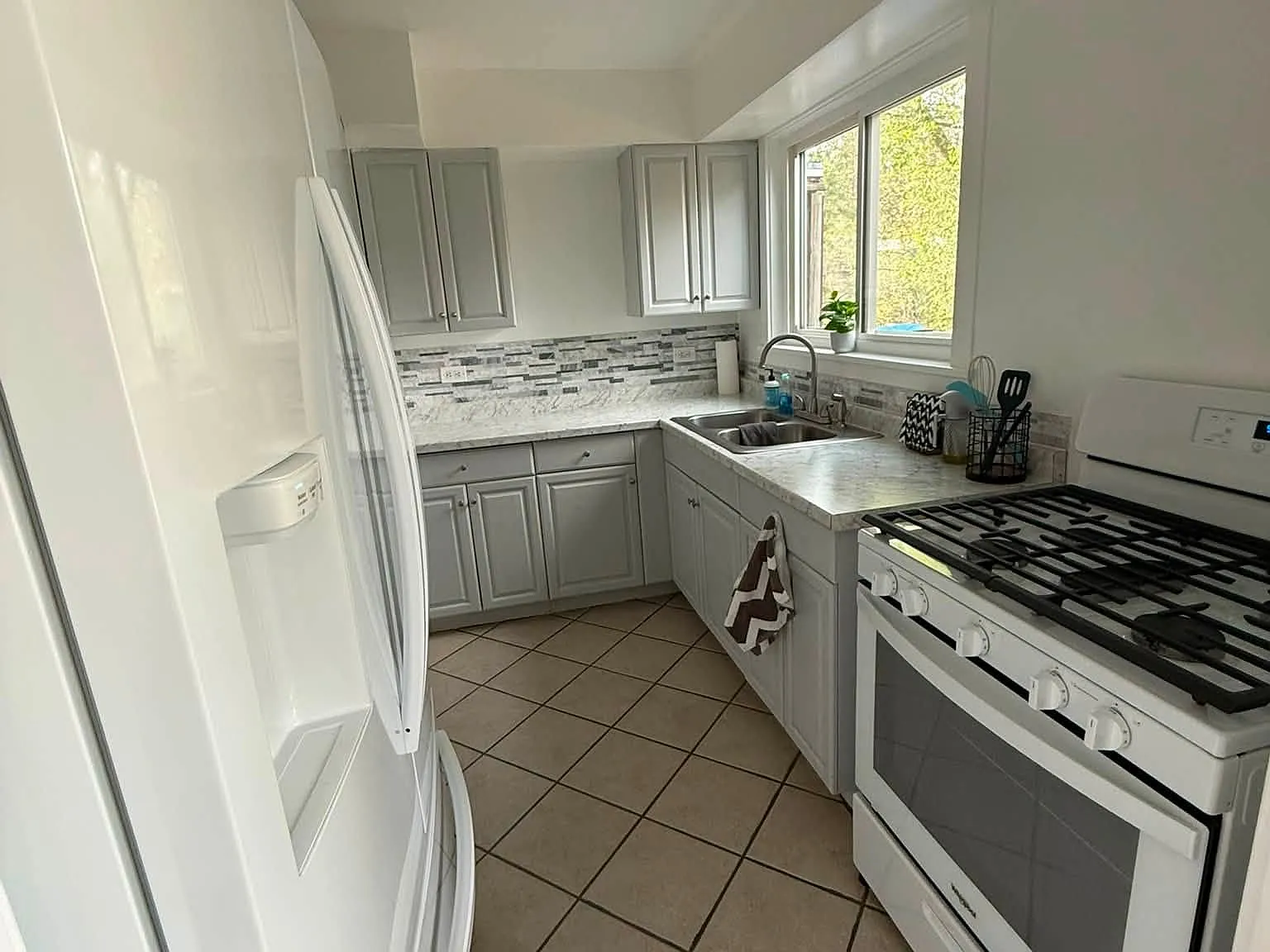 3 bed, 1040 sqft, $2,500 — Photo 4