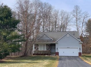 9958 Whispering Woods Dr, Pinckney, MI 48169