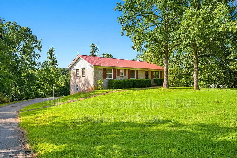 3 bed, 1.5 bath, $1,475 — Photo 2