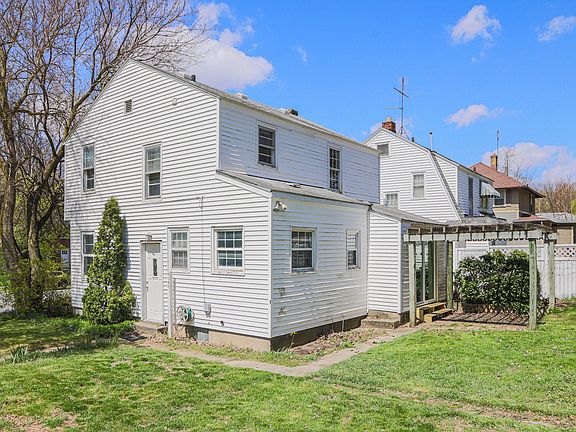 3rd image of 2044 Kalamazoo Ave SE