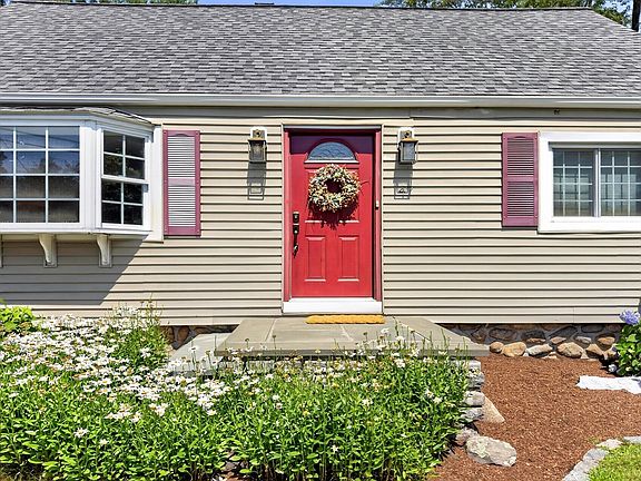 4th image of 47 Maple Cir