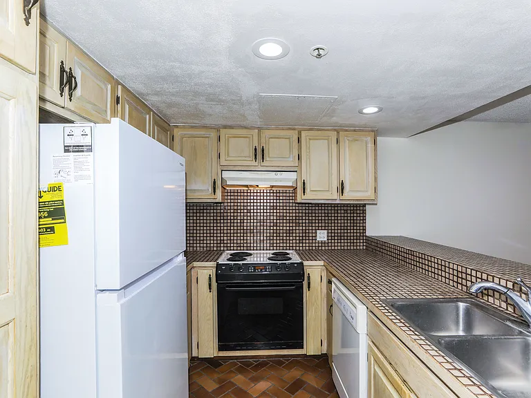 555 Hahaione St #B100 — Photo 14