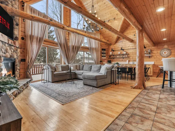 S3925 County Highway Bg, Baraboo, WI 53913