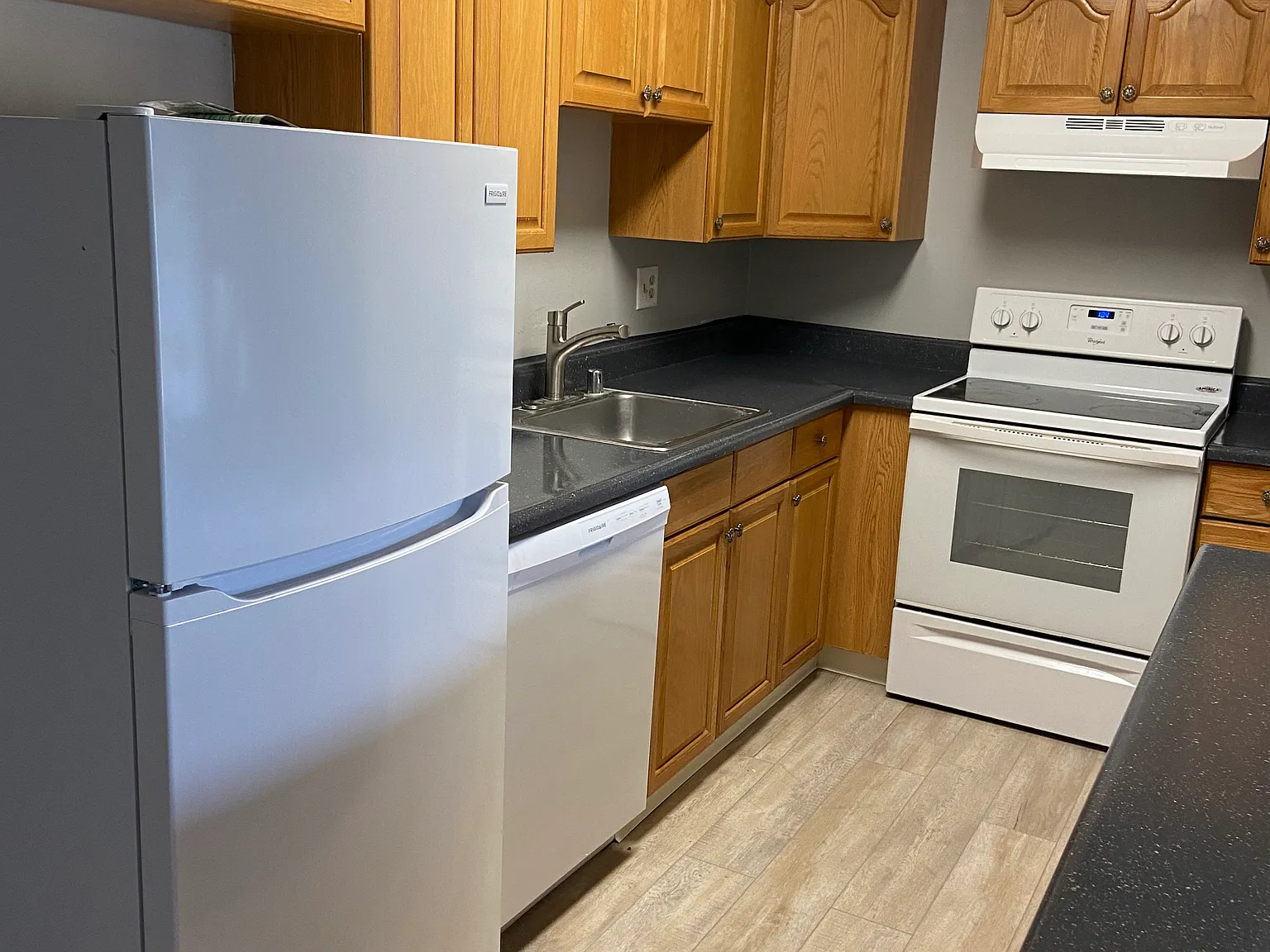Alamo Park Apartments — Photo 2