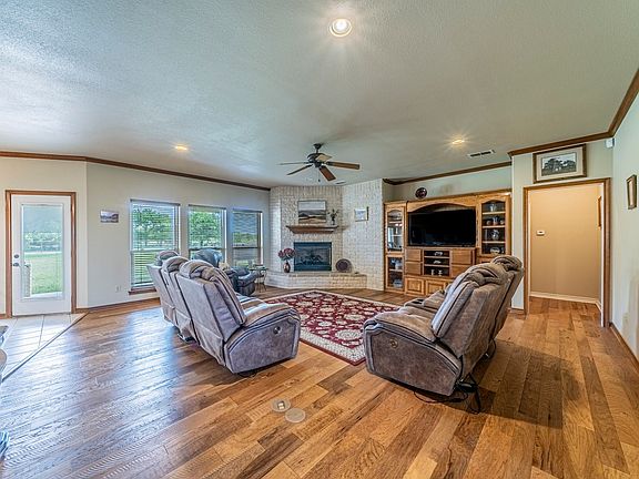 3rd image of 1502 N Fm 113