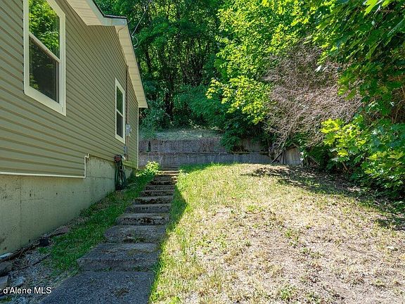 4th image of 819 W Park Ave