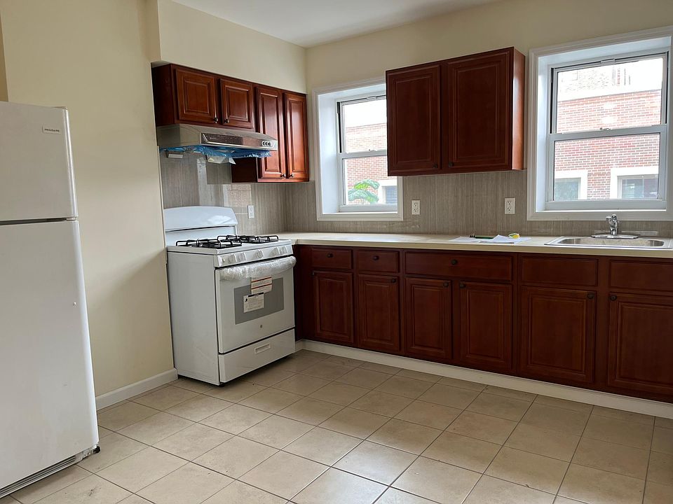 1st image of 5 Corson Ave