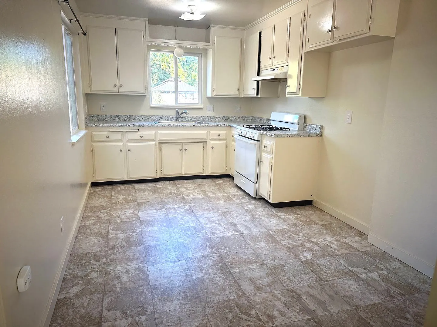 3 Bedroom Home with Fenced Backyard — Photo 4