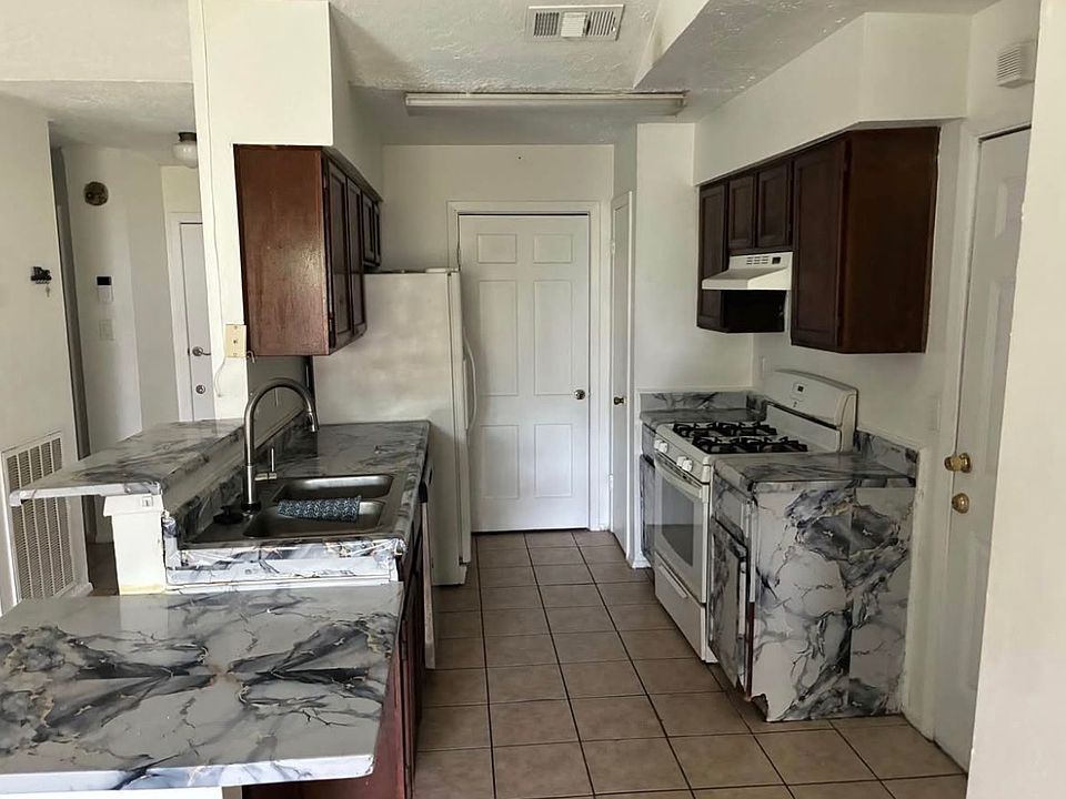 2nd image of 3502 Churchill Gardens Ln