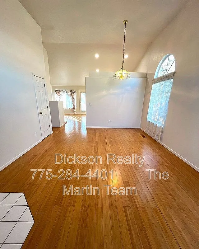 3 bed, 2.0 bath, 1408 sqft, $2,450 — Photo 3