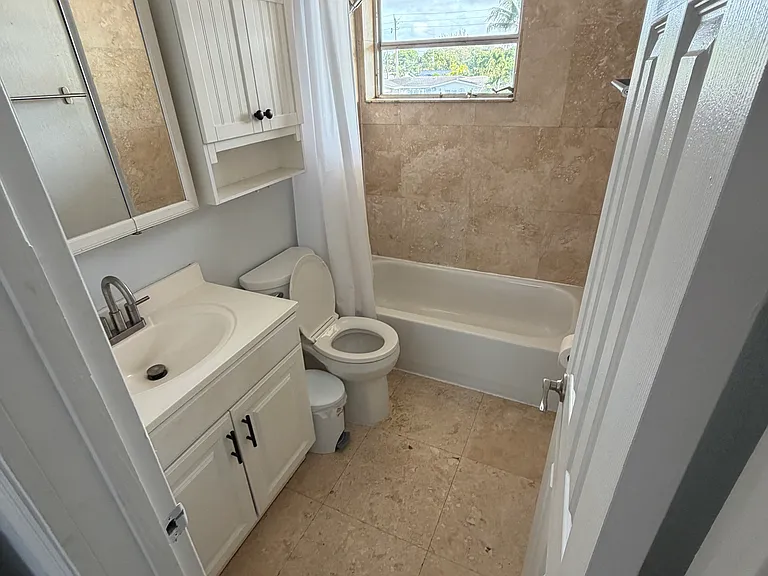 1801 SE 4th St #8 — Photo 10
