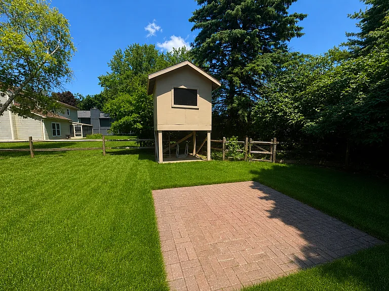 2405 Whitechapel Dr — Photo 3