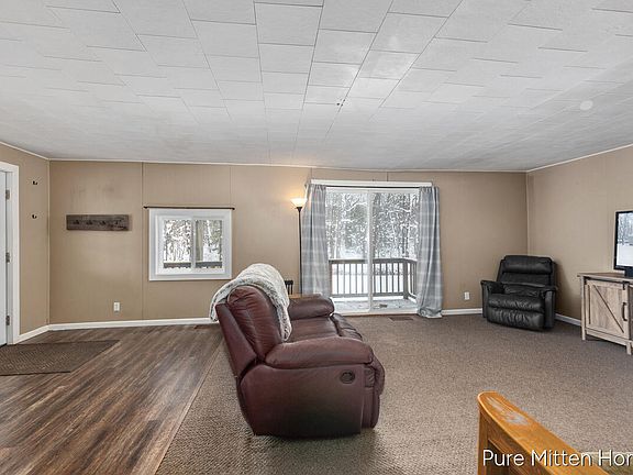 5th image of 3803 Underwood Dr