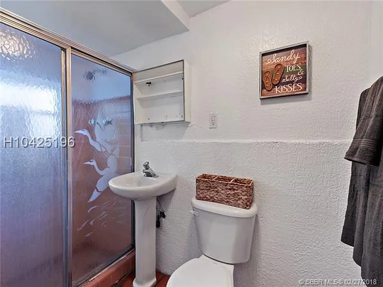 1404 Plunkett St — Photo 9