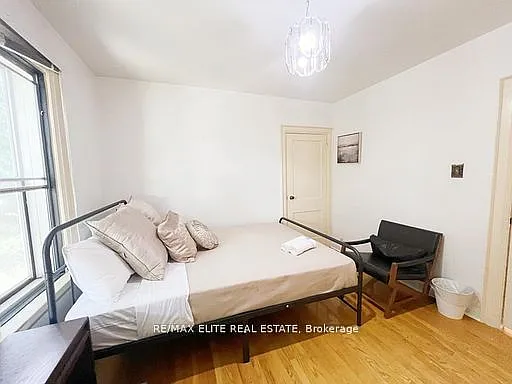 299 Robina Ave E — Photo 22