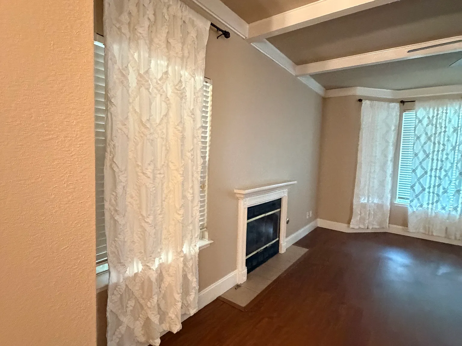 8147 N Cedar Ave — Photo 3