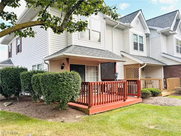 6736 Rockridge Ct, Middleburg Heights, OH 44130