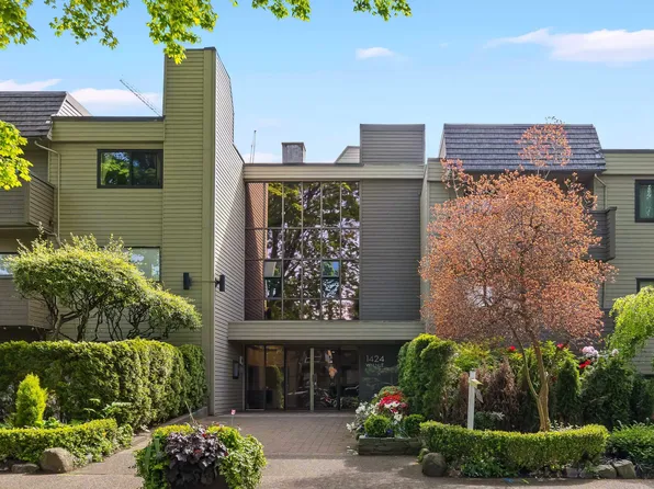 1424 Walnut St #207, Vancouver, BC V6J 3R3