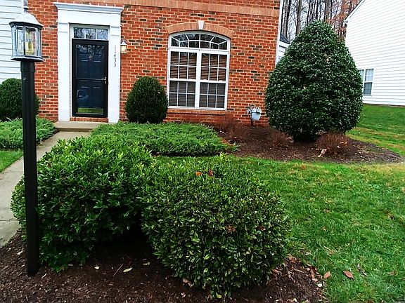 Front view, corner lot with extra space