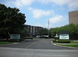 9820 S Pulaski Rd APT 107, Oak Lawn, IL 60453