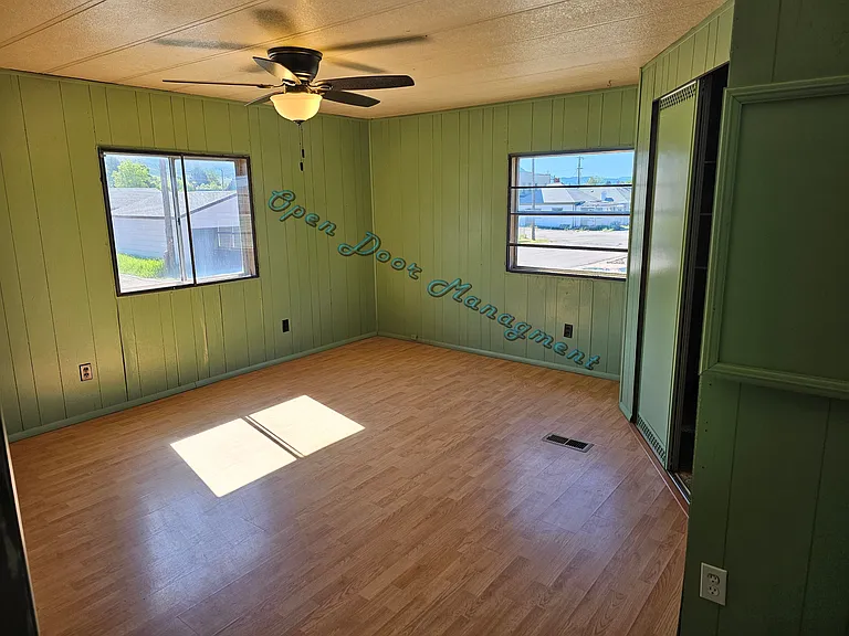 2324 Pine St — Photo 6