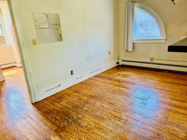 469 Whitney Ave #8 — Photo 6