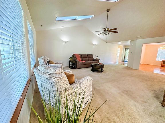 4th image of 130 Meadow Dr