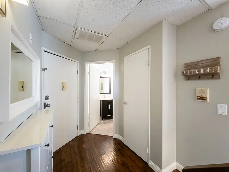 11038 Camarillo St #18 — Photo 2