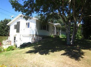 251 Pearl Lake Dr, Sheridan, MI 48884