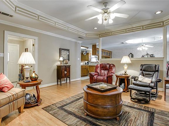 3rd image of 6303 Arrowwood Dr