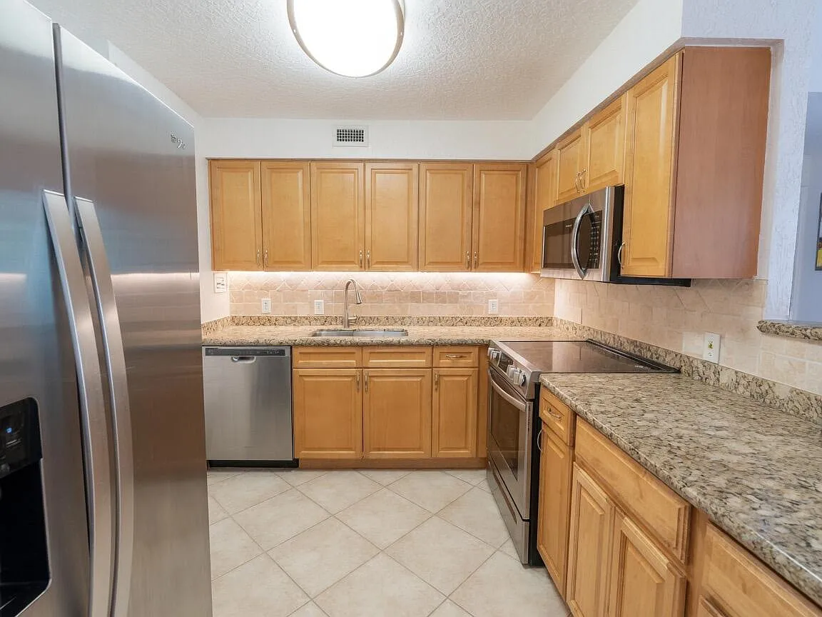 2 bed, 2.0 bath, 1379 sqft, $2,600 — Photo 4