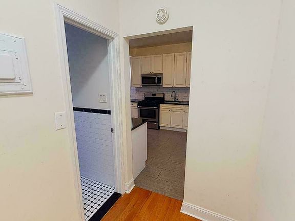 3rd image of 7169 Yellowstone Blvd #2R