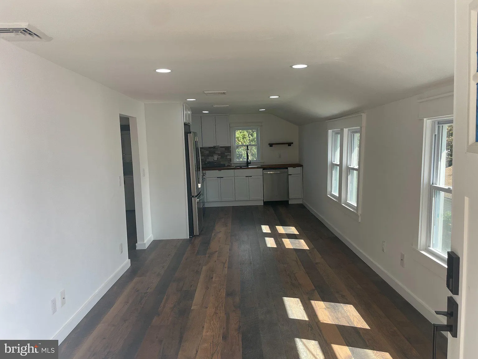 1 bed, 1.0 bath, 700 sqft, $2,000 — Photo 3