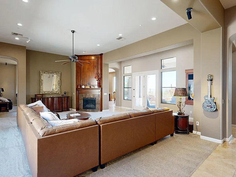 8724 E Regina Cir — Photo 6