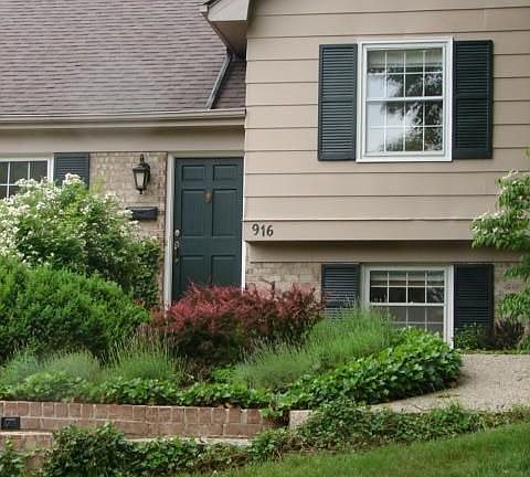 4th image of 916 Albany Cir