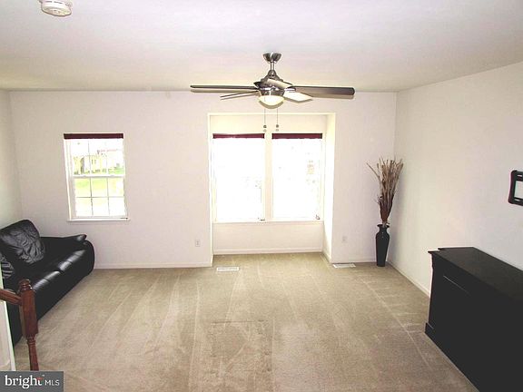2nd image of 516 Boxwood Ln #516