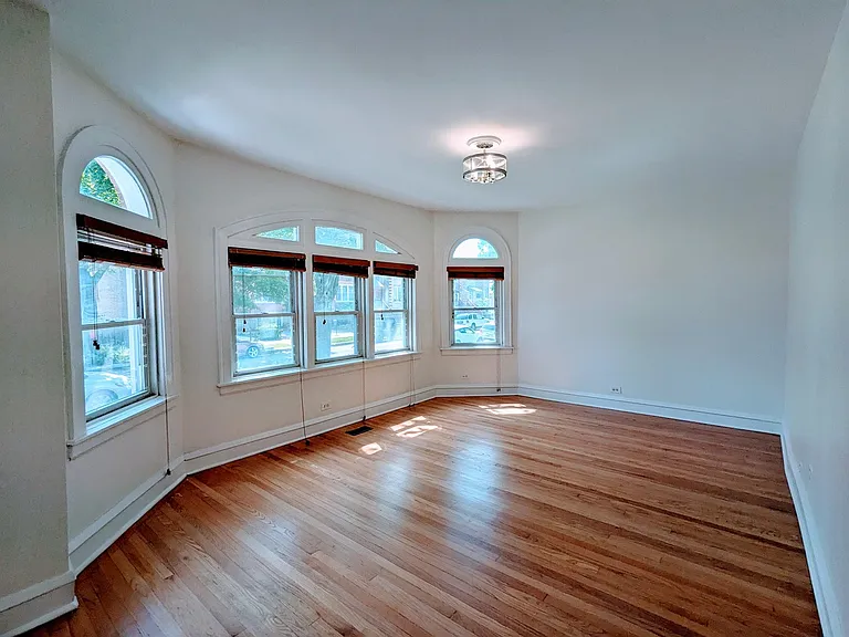 834 N Kolin Ave — Photo 2